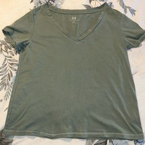 5 for $20! GAP v-neck